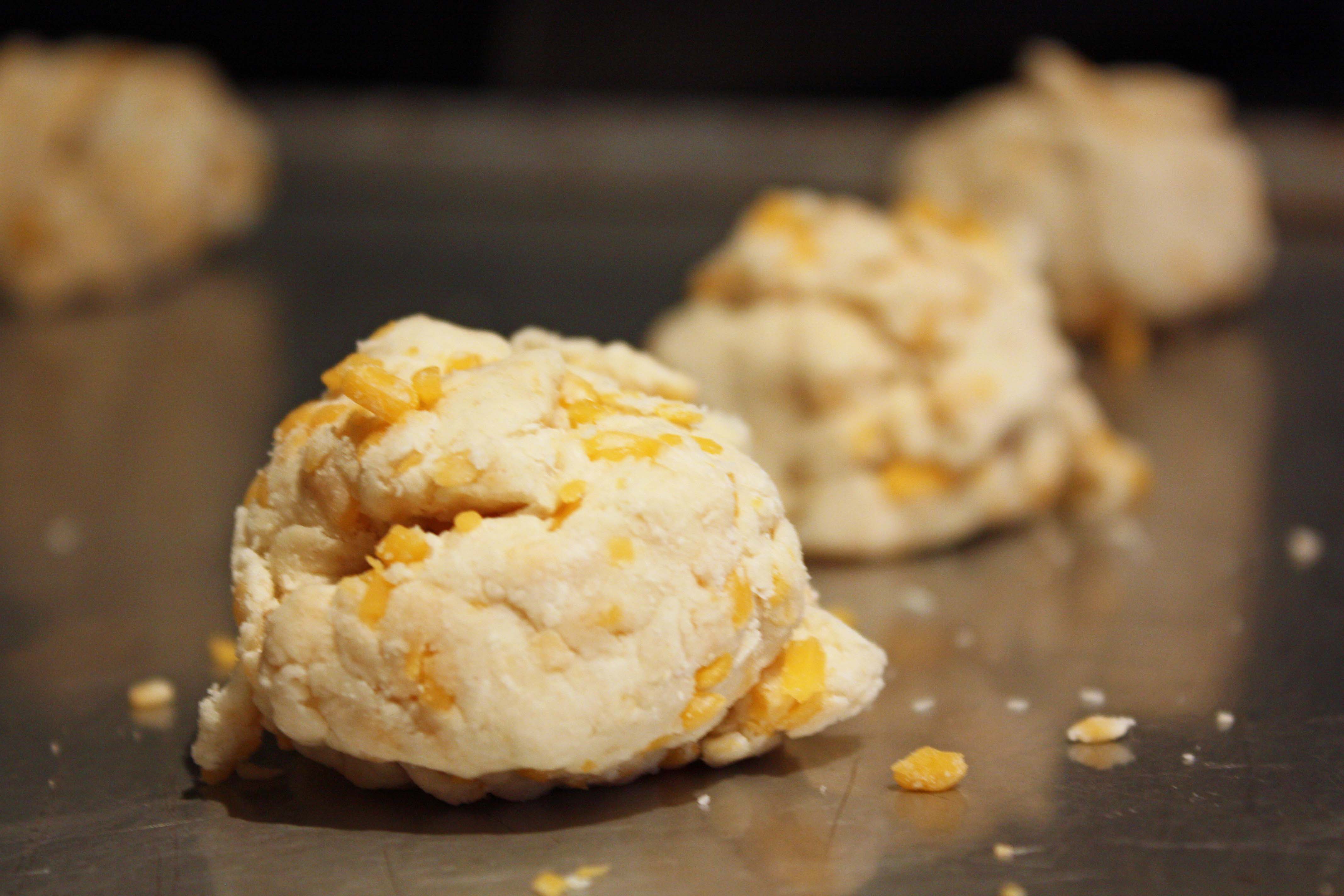 Garlic And Cheese Biscuits - Everyday Home Cook