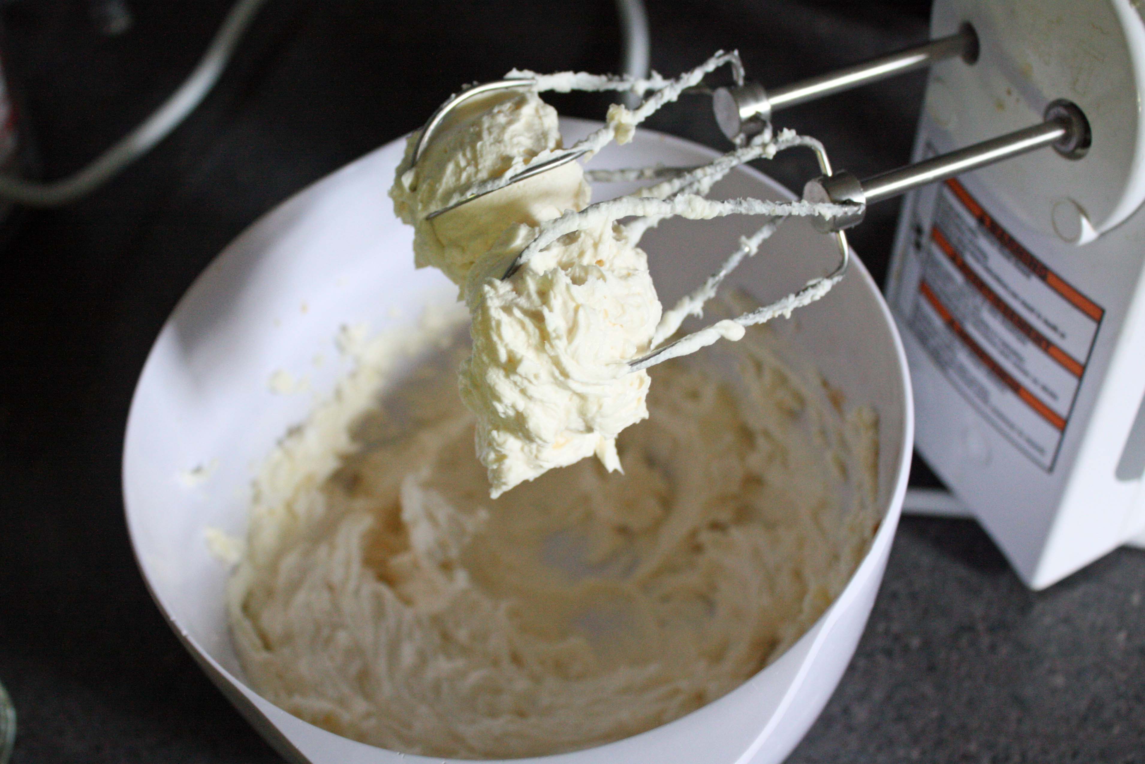 Cream Cheese Frosting - Everyday Home Cook